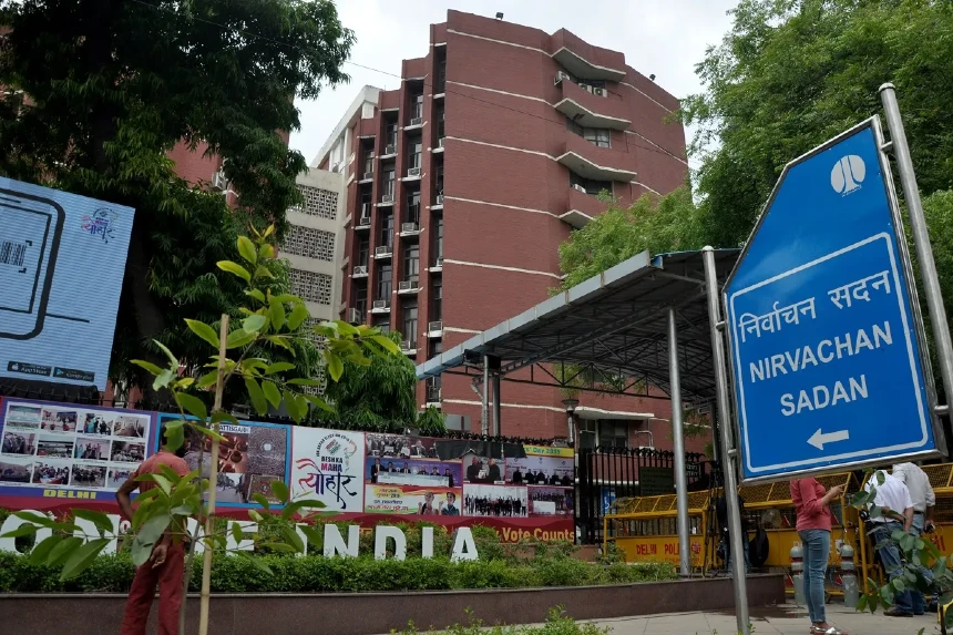 Election Commission to Link Voter ID with Aadhaar, Offers Opt-Out Option