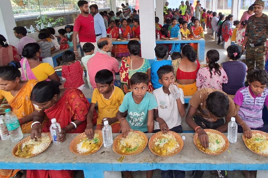 Amidst Worsening Situation Due to Protests in Bengal, 400 People Take Refuge in School