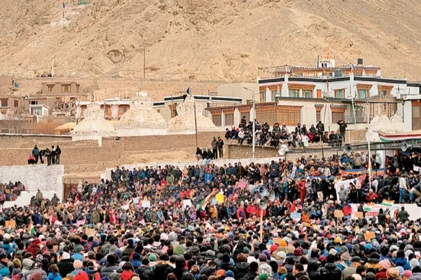 Parties in Ladakh refuse to hold talks with the centre, and ask for the release of the activists