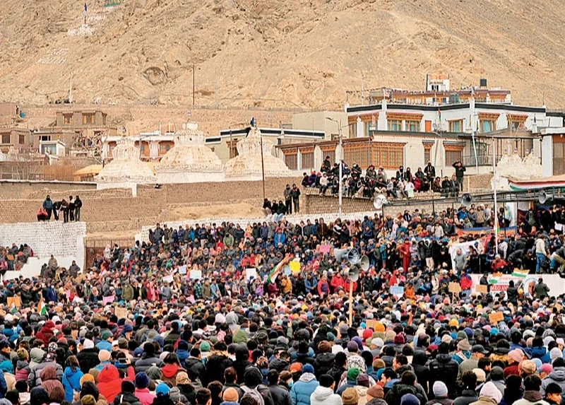 Parties in Ladakh refuse to hold talks with the centre, and ask for the release of the activists