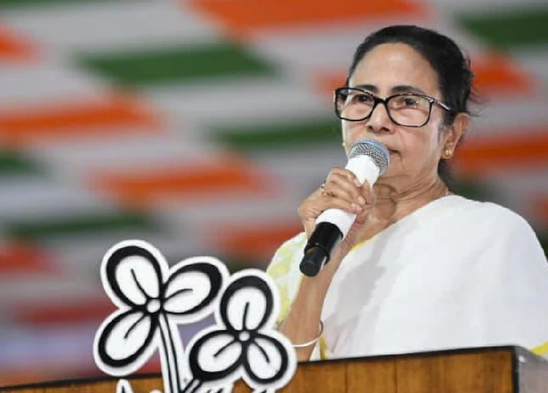 Mamta Banerjee questions the college authorities in the Durgapur rape case