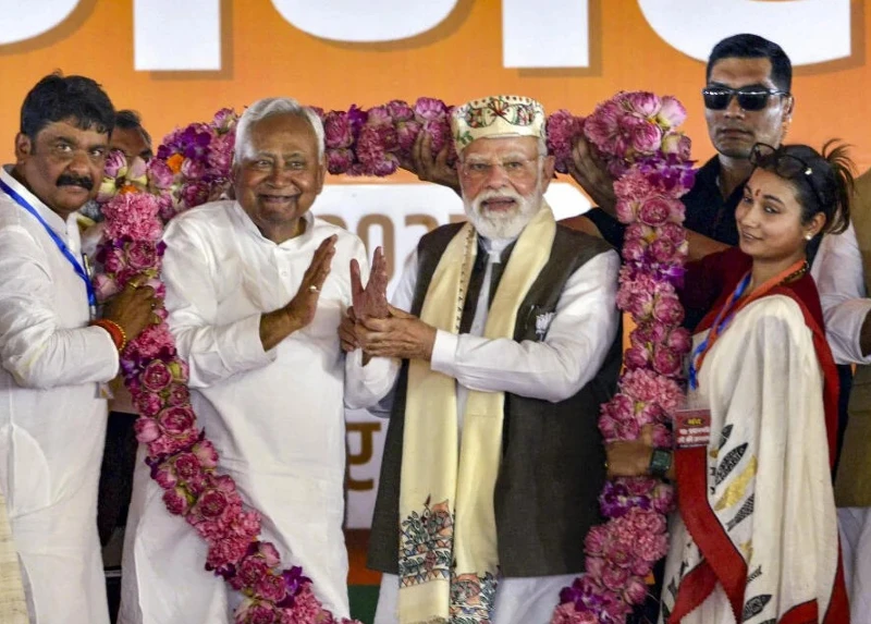 PM Modi began the NDA campaign from Samastipur on Friday