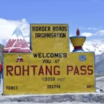 Early snowfall in the higher regions of the Himalayas prompted authorities to close the Rohtang Pass and the Atal Tunnel