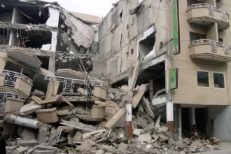 An earthquake of 5.7 on the Richter scale hit Bangladesh. Strong tremors were felt in Kolkata and other cities in West Bengal