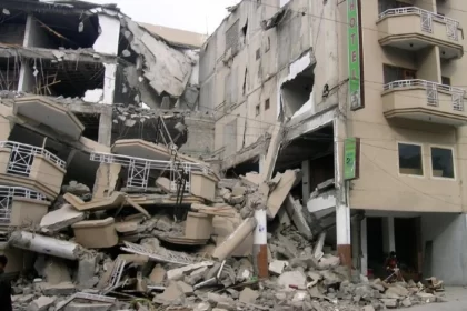 An earthquake of 5.7 on the Richter scale hit Bangladesh. Strong tremors were felt in Kolkata and other cities in West Bengal