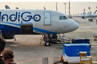 Indigo cancels and delays more than 400 flights, causing panic among passengers