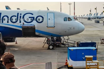 Indigo cancels and delays more than 400 flights, causing panic among passengers