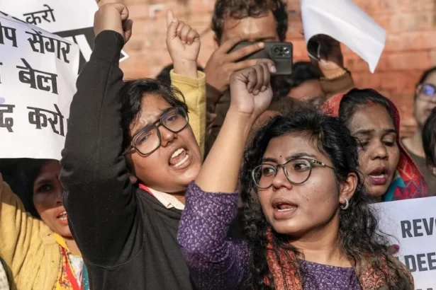 People protested before the Delhi High Court against the suspension of Sengar's prison sentence