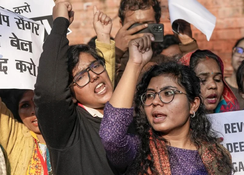 People protested before the Delhi High Court against the suspension of Sengar's prison sentence